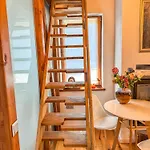 Old Town 2br Spacious House With Private Garden And Free Parking 빌라
