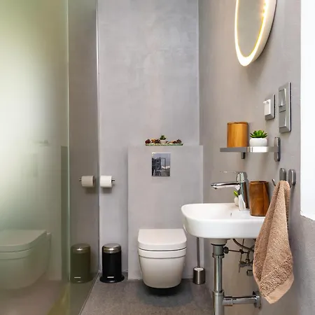 Old Town 2br Spacious House With Private Garden And Free Parking Villa *