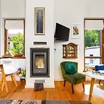 Old Town 2br Spacious House With Private Garden And Free Parking *