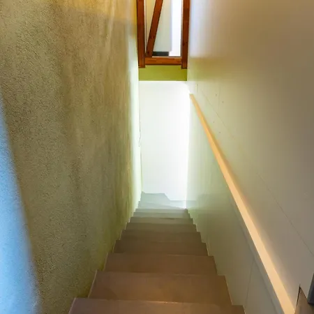Old Town 2br Spacious House With Private Garden And Free Parking فيلة