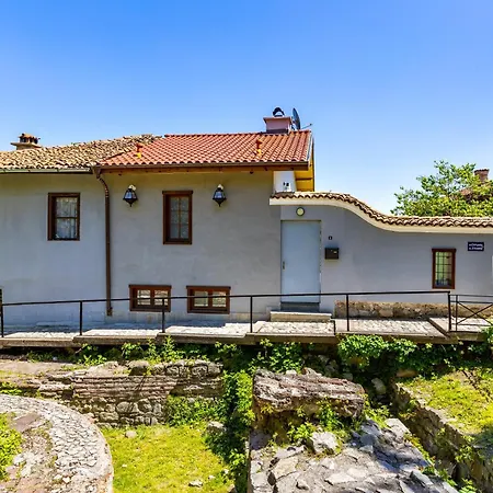 Old Town 2br Spacious House With Private Garden And Free Parking فيلة *