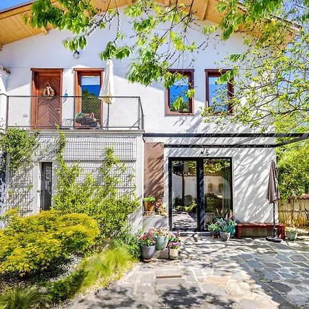 Old Town 2br Spacious House With Private Garden And Free Parking Вилла Пловдив