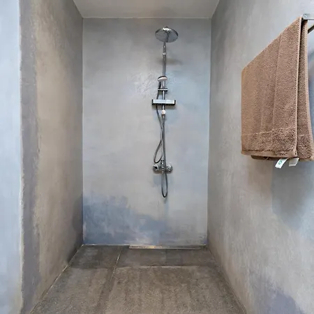 Old Town 2br Spacious House With Private Garden And Free Parking Пловдив