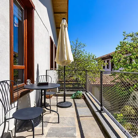 Луксозна вила Old Town 2br Spacious House With Private Garden And Free Parking
