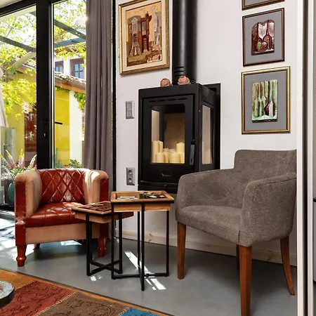 Old Town 2br Spacious House With Private Garden And Free Parking فيلة