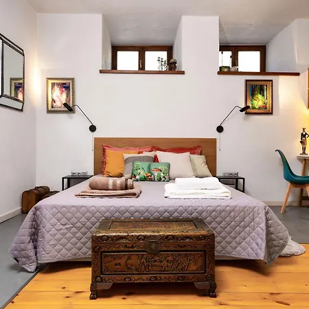 Old Town 2br Spacious House With Private Garden And Free Parking *