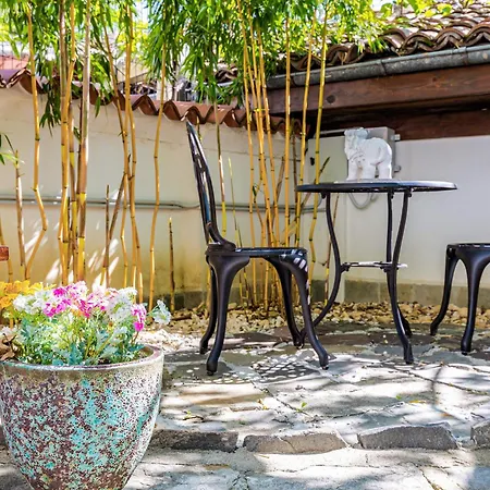 Old Town 2br Spacious House With Private Garden And Free Parking Пловдив
