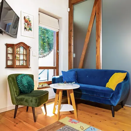 Old Town 2br Spacious House With Private Garden And Free Parking Луксозна вила