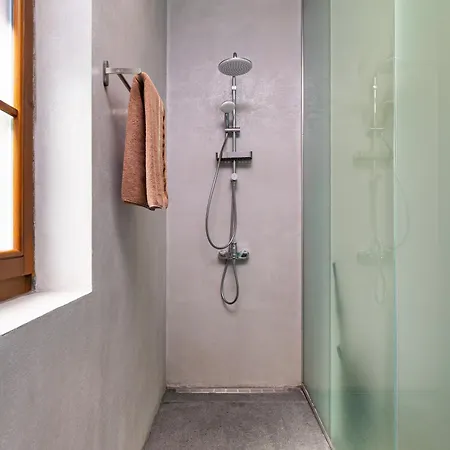 Луксозна вила Old Town 2br Spacious House With Private Garden And Free Parking Пловдив
