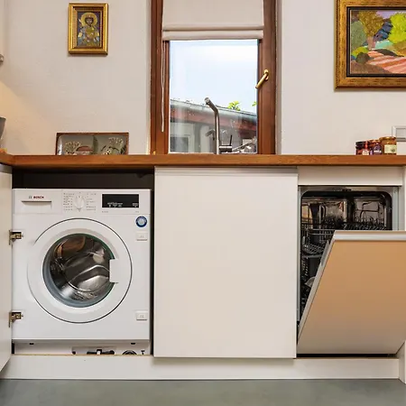 Old Town 2br Spacious House With Private Garden And Free Parking Луксозна вила *