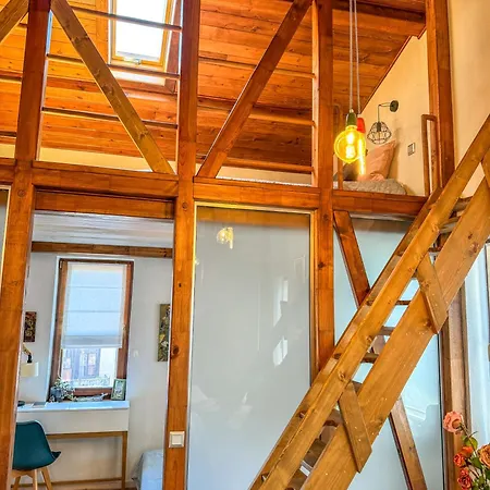 Old Town 2br Spacious House With Private Garden And Free Parking بلوفديف