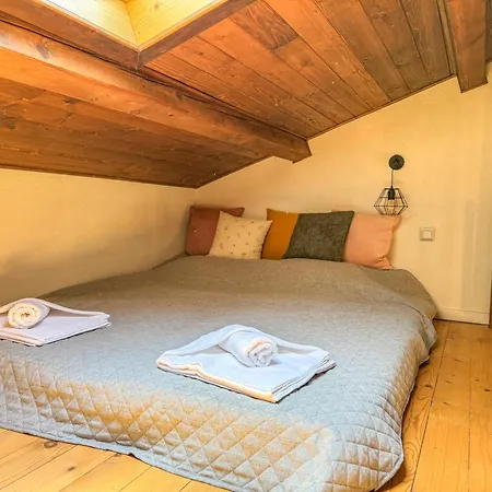 Old Town 2br Spacious House With Private Garden And Free Parking * بلوفديف